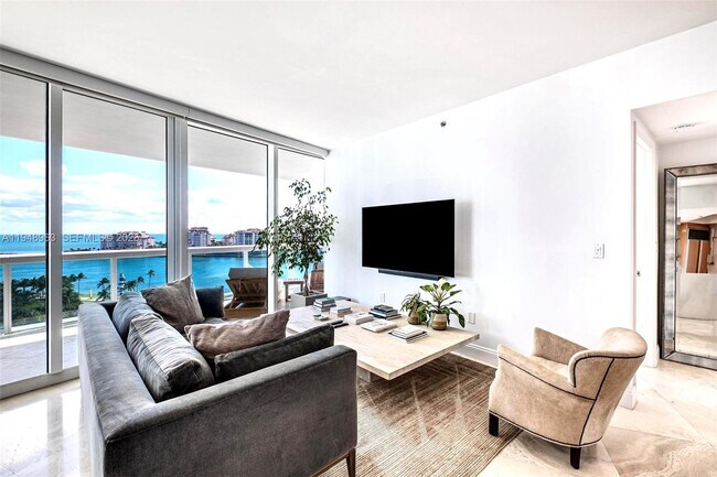 Building Photo - 1000 South Pointe Dr