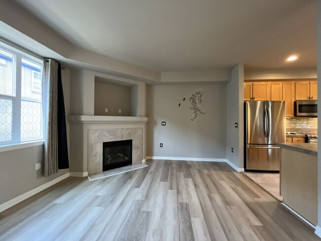 Building Photo - Distinctive 3-Story Tigard Townhouse with Stainless Steel Kitchen, Vaulted Ceilings & Attached 2-...