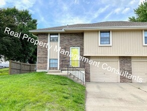 Building Photo - Lee's Summit 2 Bedroom Duplex