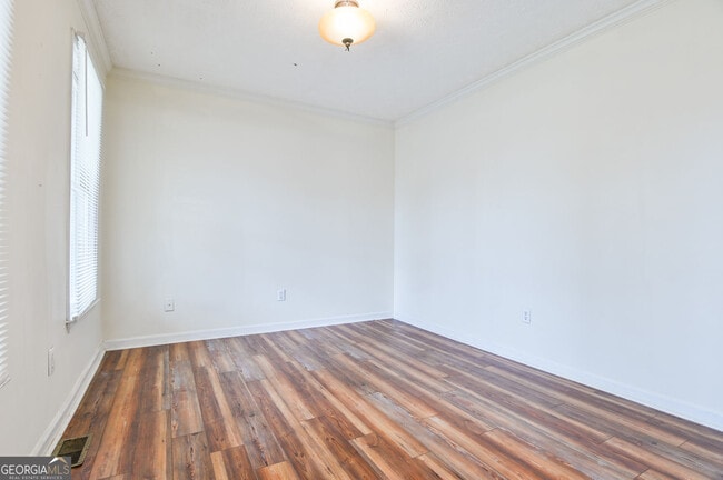 Building Photo - 105 N Oakland Cir