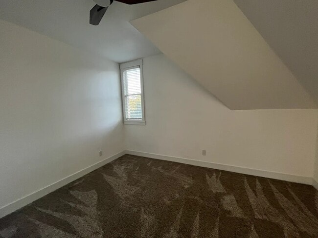 Building Photo - 326 S Oakdale Ave