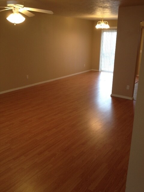 Building Photo - 1013 Deer Trail Ln