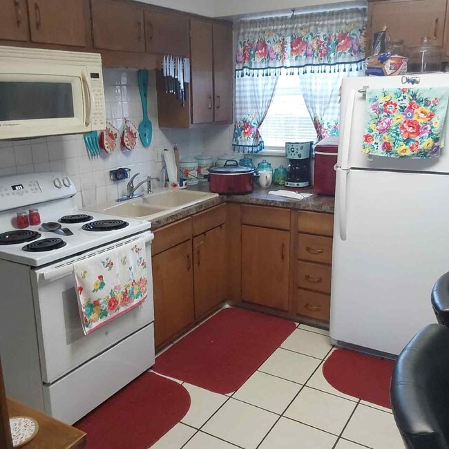 Building Photo - 2220 2nd St