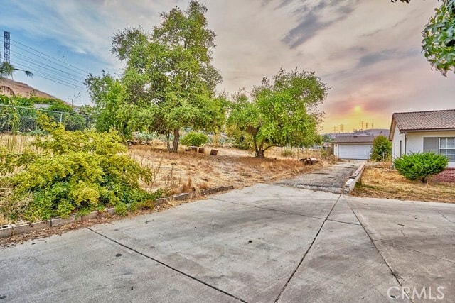 Building Photo - 2751 Batson Ave