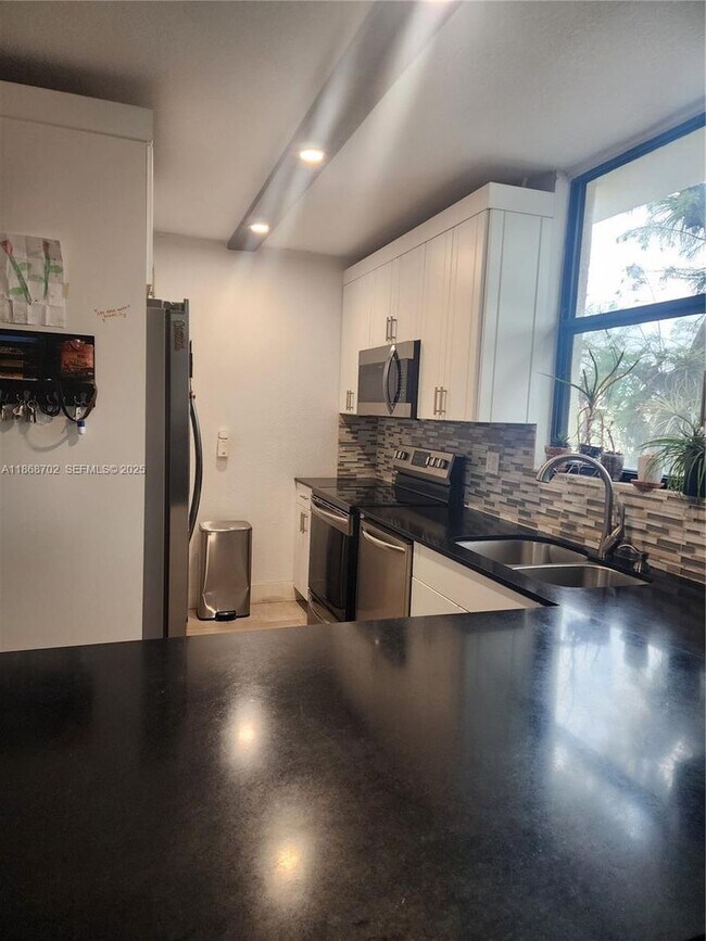 Building Photo - 8419 Forest Hills Dr