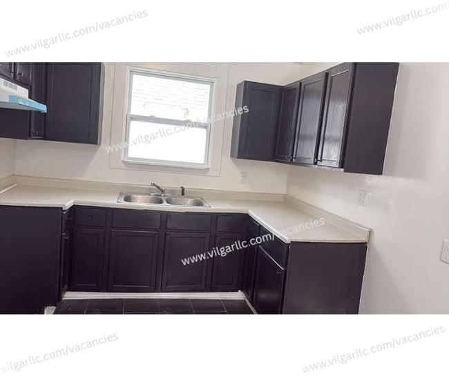 Building Photo - COMING SOON! 2 bed 1 bath home for rent