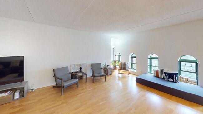 Building Photo - 270 E Highland Ave