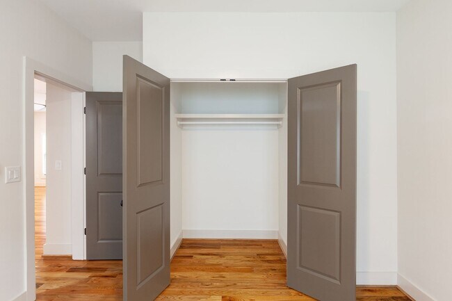 Building Photo - Conveniently Located 4bd/3ba Home Minutes From ATLBeltLine w/ Private Backyard!