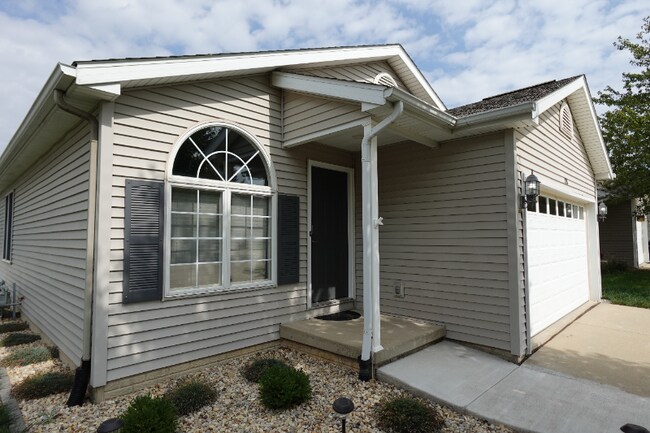 Building Photo - 2211 W Jubilee Ln