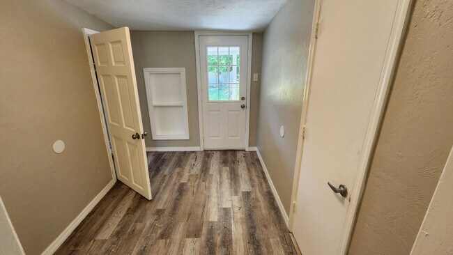 Building Photo - 453 Solona St