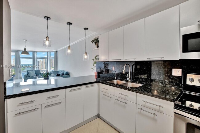 Building Photo - 3375 N Country Club Dr