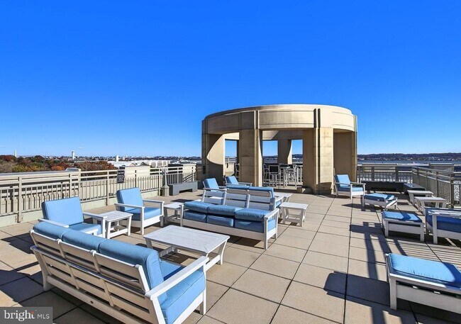 Building Photo - 3600 S Glebe Rd