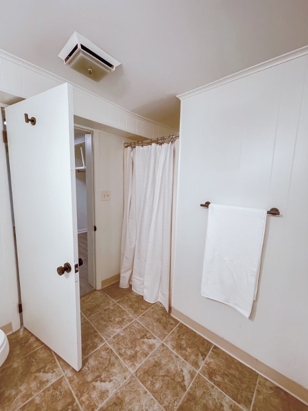 Building Photo - 410 W Maple St