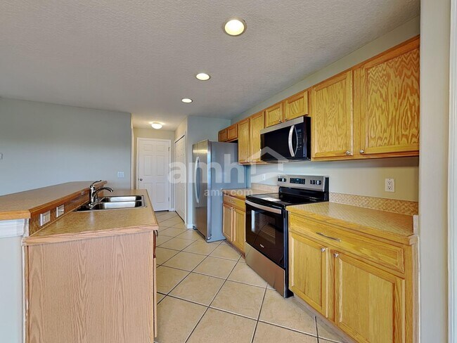 Building Photo - 1540 Sherbourne St