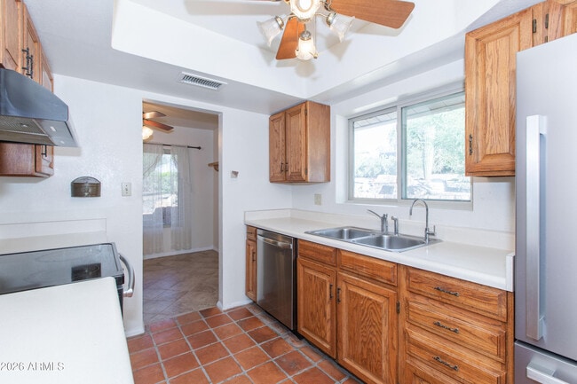 Building Photo - 5931 E Carriage Dr