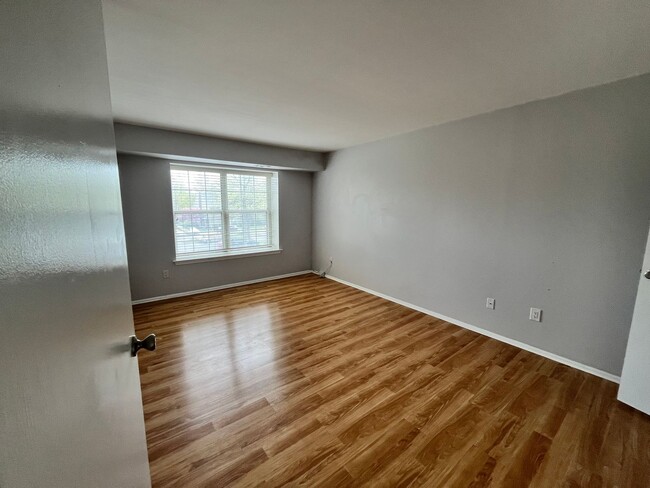 Building Photo - 2 bedroom condo in Newtown Grant