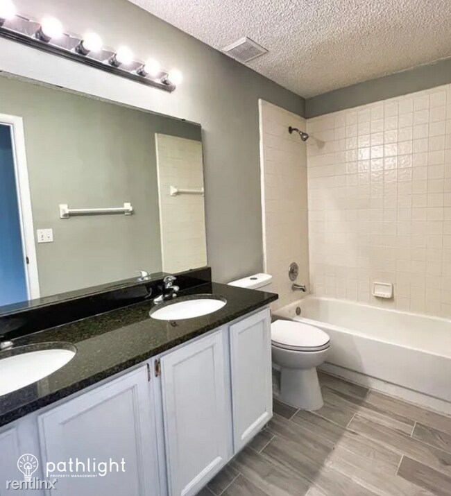 Building Photo - 4 br, 2 bath House - 2923 Pembridge Street...