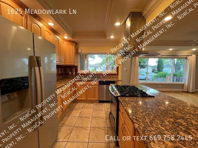 Building Photo - 1625 Meadowlark Ln