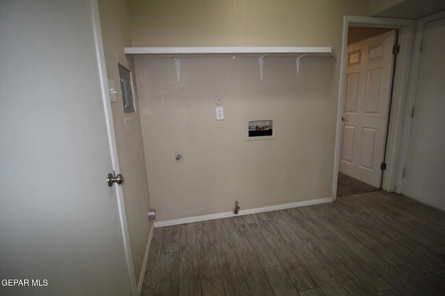 Building Photo - 351 Duanesburg St