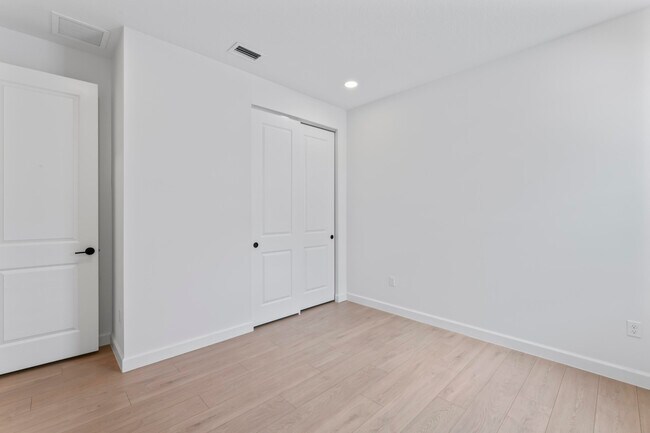 Building Photo - 12664 SW Eleanor Dr