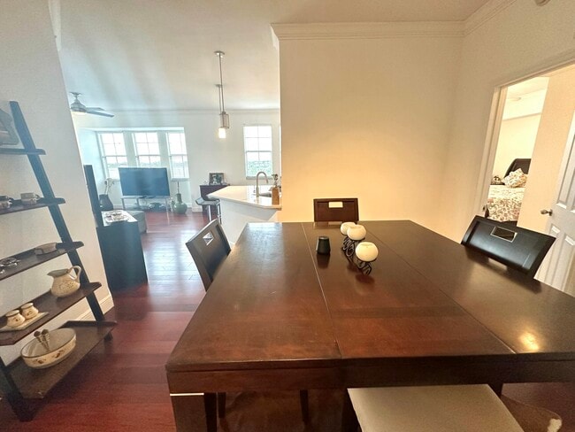 Building Photo - 533 NE 3rd Ave