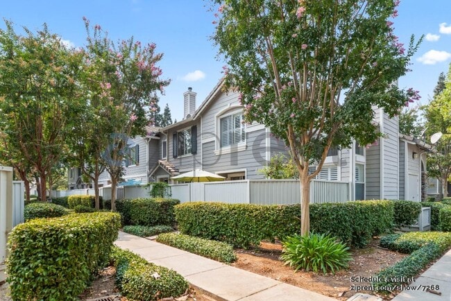 Building Photo - 6320 Island Pine Way