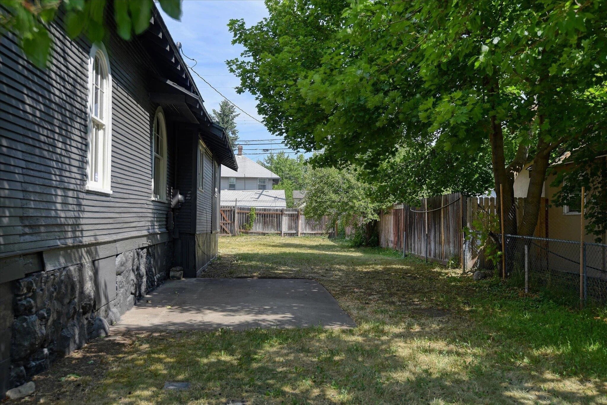 Building Photo - 1023 E Augusta Ave