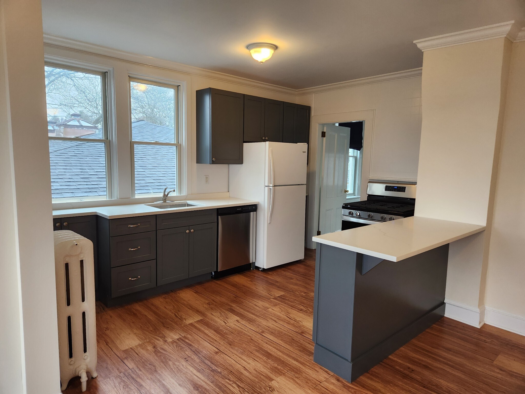 Building Photo - 10 S Eckar St