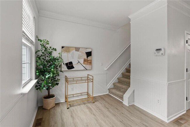 Building Photo - 6720 Stoneleigh Way