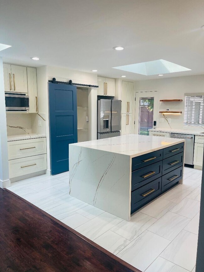 Building Photo - 3495 Meridian Ave