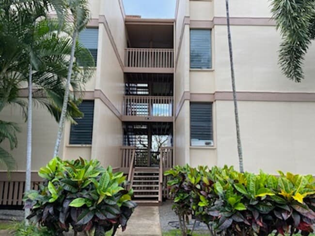 Building Photo - Breezy Fresh, Freshly Renovated 2/1 at Makaha Valley Plantation