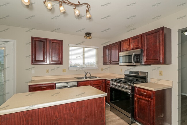 Building Photo - 4 Sunset Green Ct