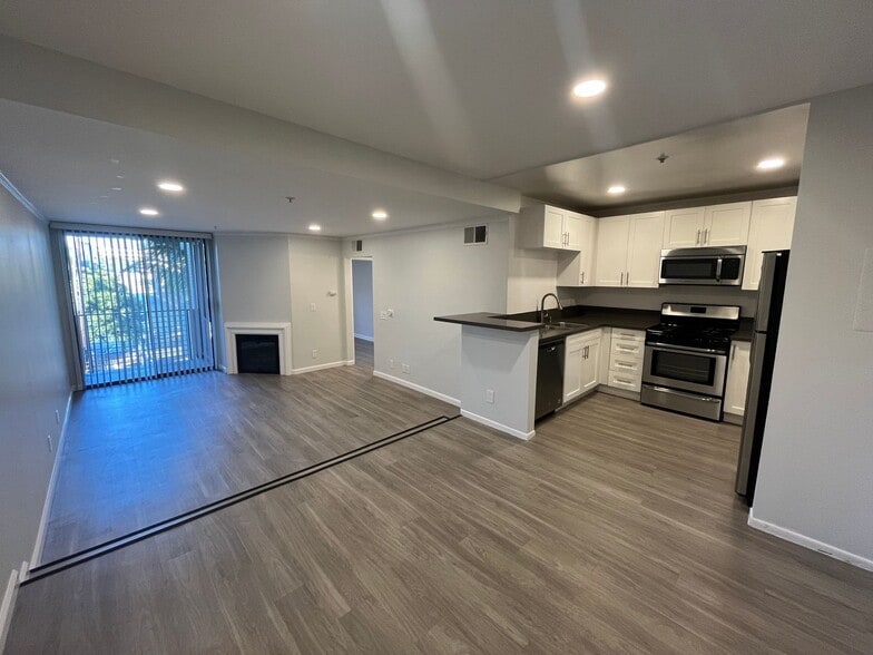 Interior Photo - 1223 Federal Ave