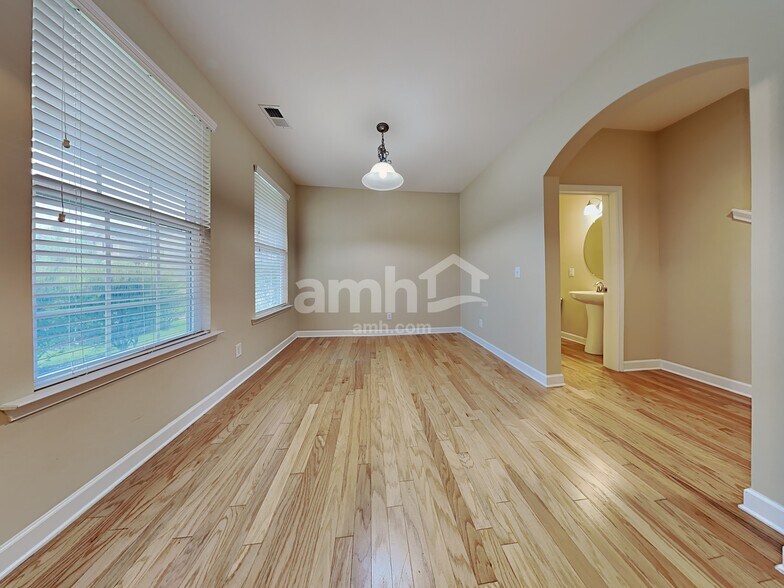 Building Photo - 228 Longford Dr
