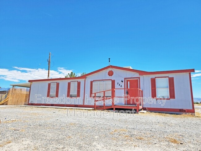 Primary Photo - 320 W Comstock Cir S