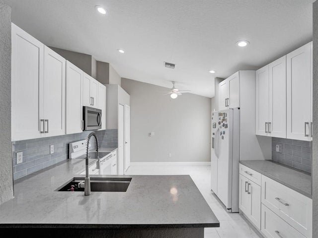 Building Photo - 22845 Barrister Dr