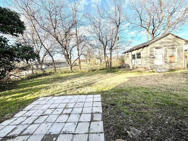 Building Photo - 35 Monroe Ave NE