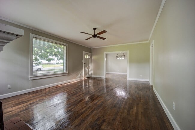 Building Photo - Freshly Updated 3 Bedroom Home