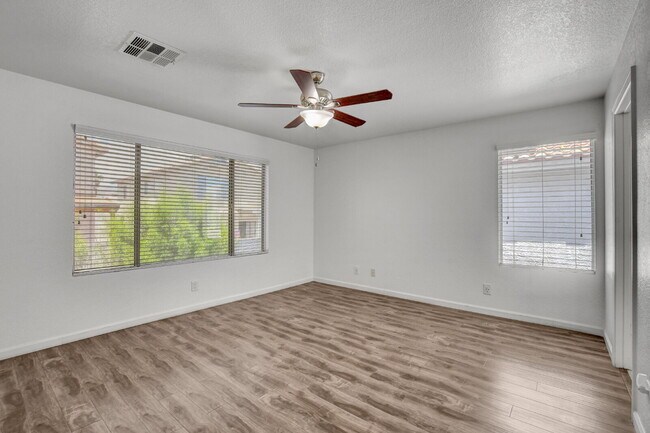 Building Photo - Recently Remodeled 3 Bedroom 2 Bathroom Town House