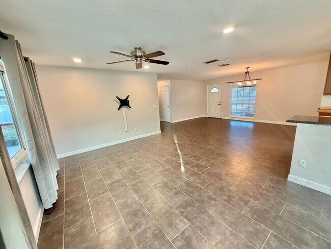 Building Photo - 653 Sherwood Dr