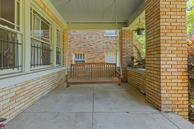 Building Photo - 1720 W 24th St