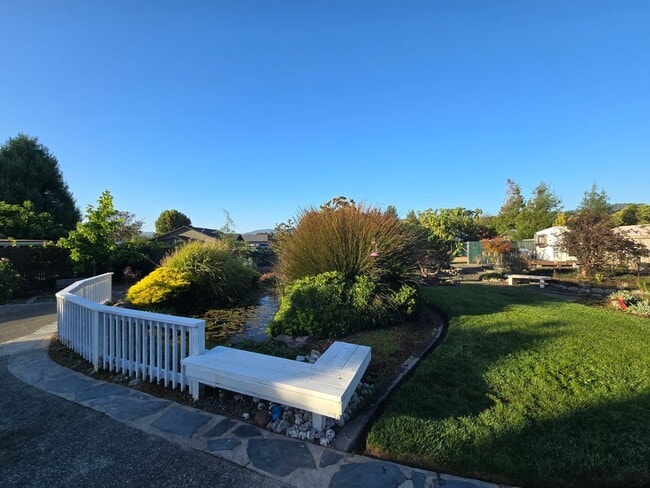 Building Photo - Stunning 4BR/2BA Fortuna home in quiet nei...