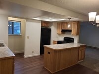 Building Photo - Hillview Duplex