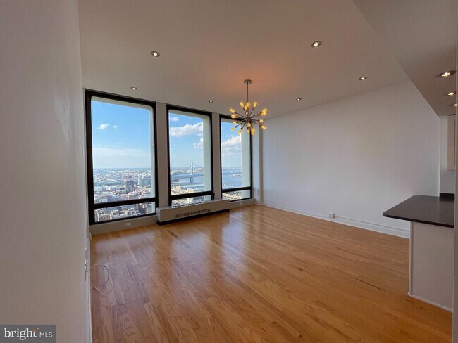 Building Photo - 285 St James Pl