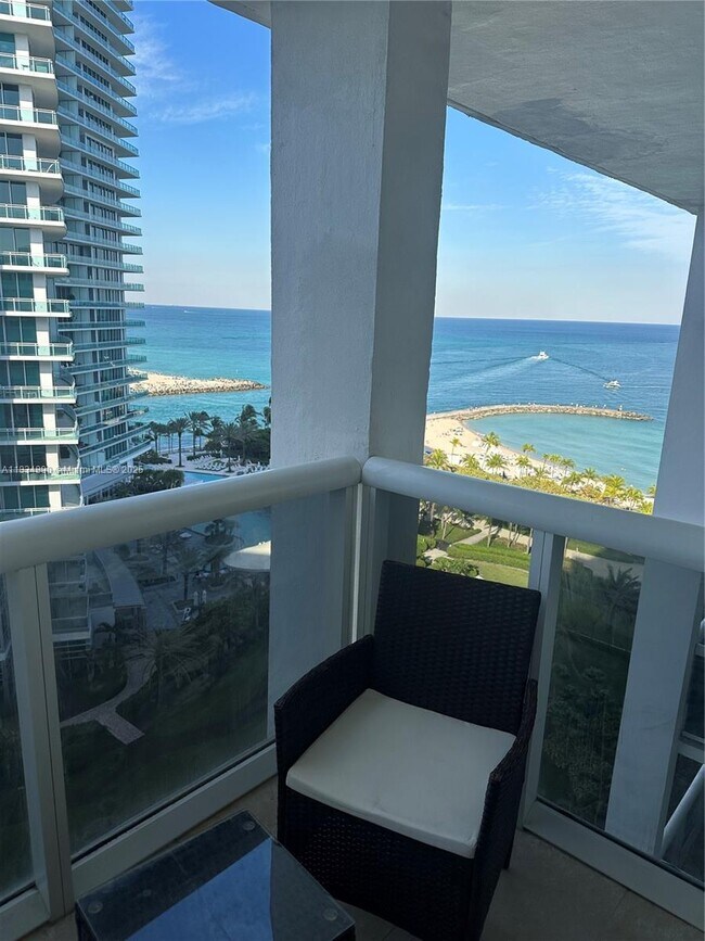 Building Photo - 10275 Collins Ave