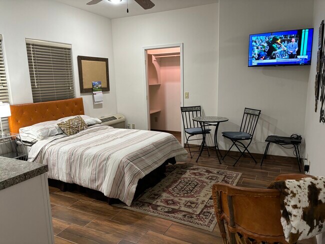 Building Photo - 2125 Via Tesoro