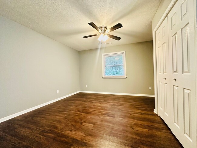 Building Photo - Newly Renovated 2 Bed, 2.5 Bath Chapel Hil...
