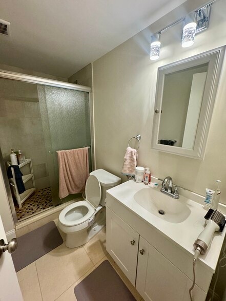 Building Photo - 120 Pitman St