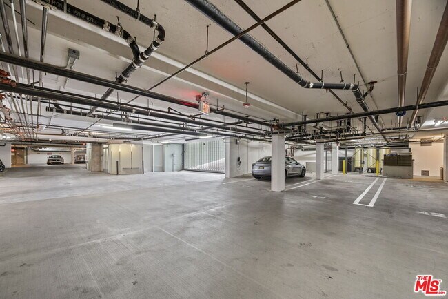 Building Photo - 600 Ridgeley Dr