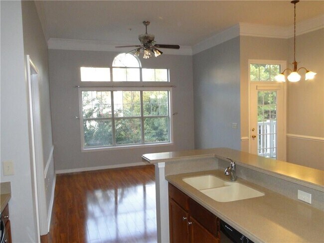 Building Photo - 2700 Pine Tree Rd NE